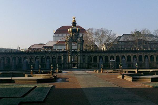 Dresden - Blick vom Innenhof des Zwinger auf das Kronentor