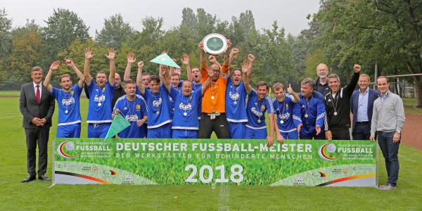 Bild der Fußballer der Hannoverschen Werkstätten als Meister 2018