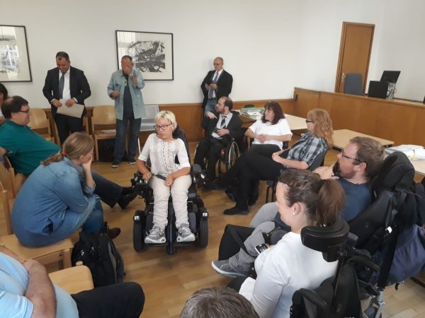 Warten auf das Urteil im Sozialgericht Mainz