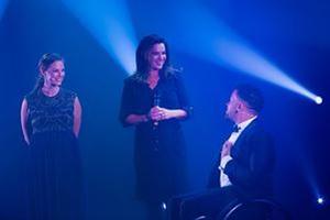 Katarina Witt und Teilnehmer auf der Bühne der Parieté 2019