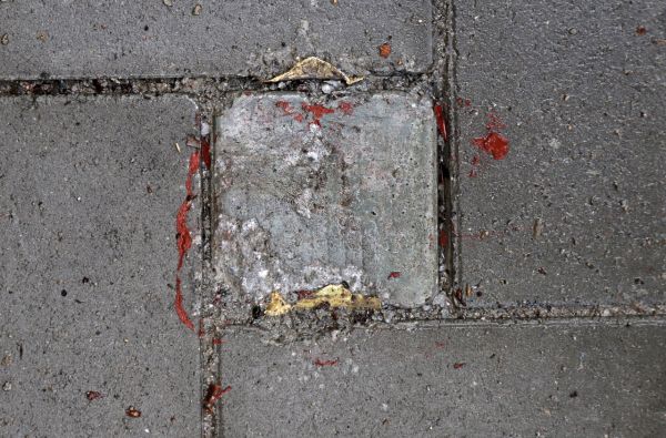 Völlig zerstörter Stolperstein