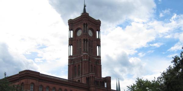 Foto zeigt Rotes Rathaus von Berlin