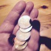 Kleingeld in der Hand