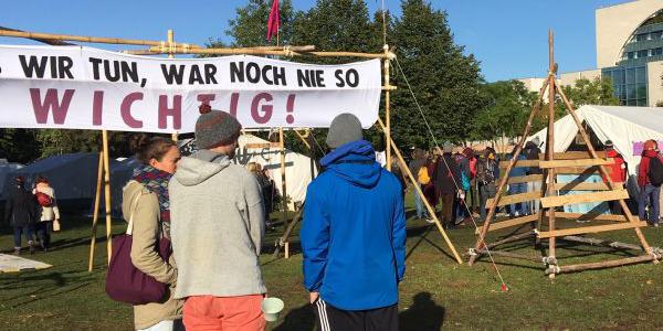 Foto zeigt Eingang am Klimacamp: Was wir tun, war noch nie so wichtig