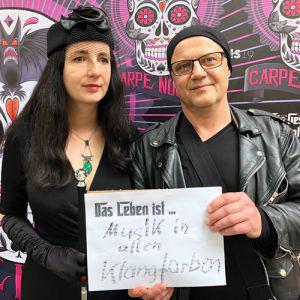 Jennifer Sonntag und Dirk Rotzsch mit Plakat 