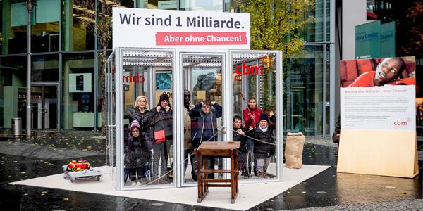 Foto zeigt gläsernes Gefängnis