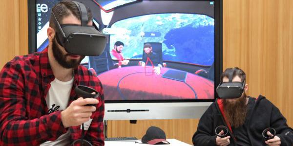 Personen mit virtuellen Kommunikationsgeräten