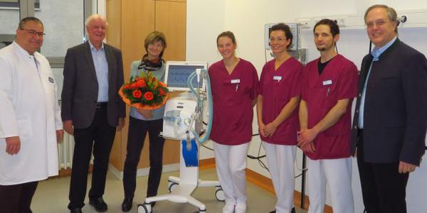 Klinikdirektor Thomas von Kessel dankt für das Engagement der Stiftung.