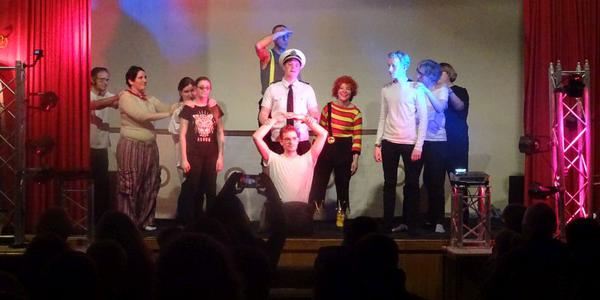 Die inklusive Krefelder Gruppe Rasantis mit Clownin Antoschka