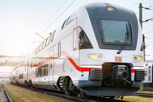 Foto zeigt den ersten in Berlin vorgestellten Zug