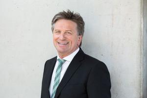 Portraitfoto des Ministers Manne Lucha