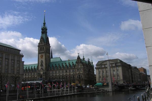 Hamburg - Blick auf das Rathaus