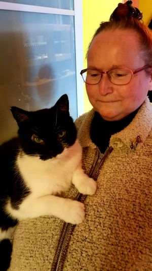 Uschi Marquardt mit ihrer Katze