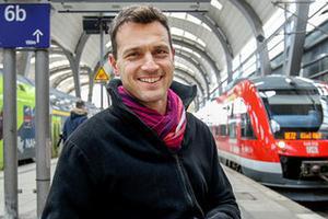 Foto zeigt Kay auf dem Kieler Hauptbahnhof