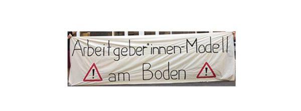 Transparent: Arbeitgeber*innen-Modell am Boden