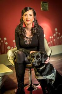 Jennifer Sonntag mit Führhund Paul