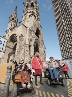 Bei der Begehung/Berollung am Zugang zum Breitscheidplatz