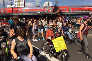 Foto zeigt Start der Pride Parade