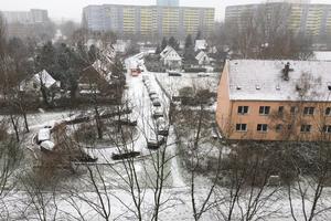 Foto zeigt verschneite Straße in Marzahn