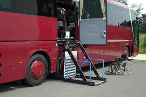 Fernbus mit Lift