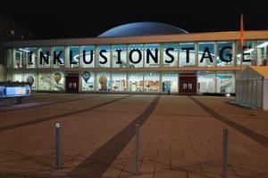 BCC beleuchtet mit Aufschrift INKLUSIONSTAGE