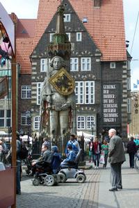 Bremen am Marktplatz mit Roland-Standbild