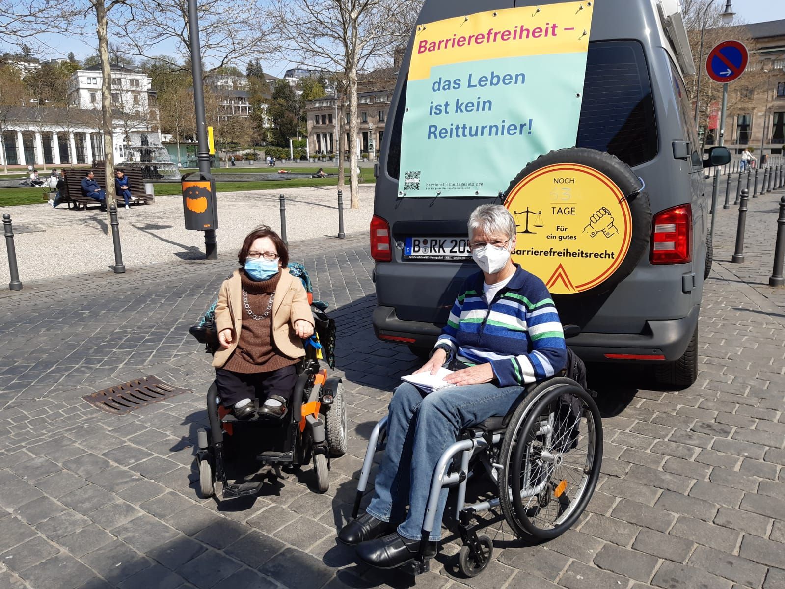 Rika Esser im Gespräch mit Dr. Sigrid Arnade am Mehr Barrierefreiheit Wagen