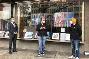 Eröffnung der Vitrine Auktion Stadtimkerei
