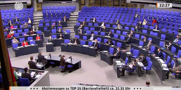Blick ins Plenum bei Bundestagsdebatte zum Barrierefreiheitsrecht am 20.5.2021