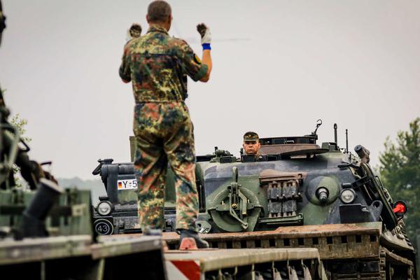 Foto zeigt Panzer der Bundeswehr
