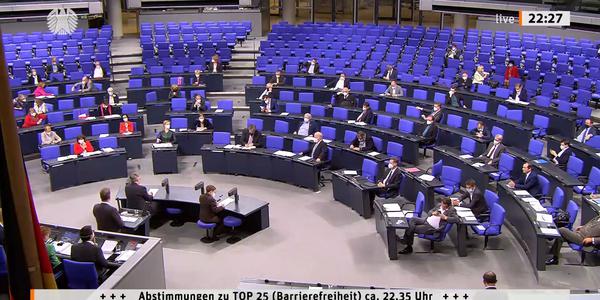Blick ins Plenum bei Bundestagsdebatte zum Barrierefreiheitsrecht am 20.5.2021
