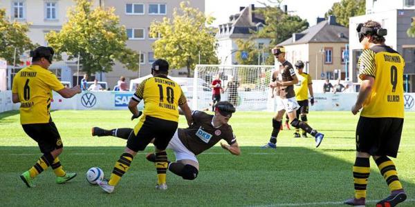 Szene des Spieles FC Sankt Pauli gegen Borussia Dortmund