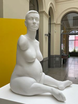 Skulptur von Marc Quinn von der nackten, hochschwangeren, schwerbehinderten Alison Lapper