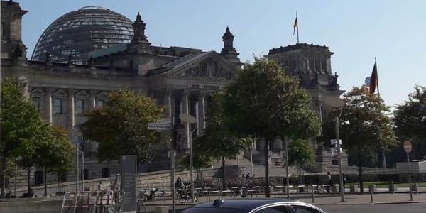 Foto zeigt Blick auf das Reichtagsgebäude in Berlin