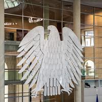 Bundesadler im Plenarsall