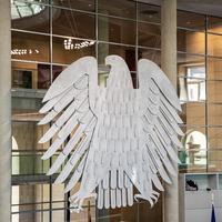 Bundesadler im Plenarsall