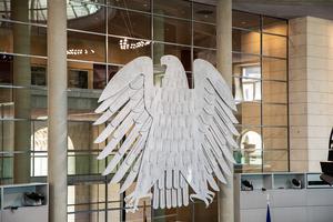 Bundesadler im Plenarsall