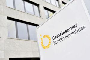 Gebäude mit Schild: Gemeinsamer Bundesausschuss