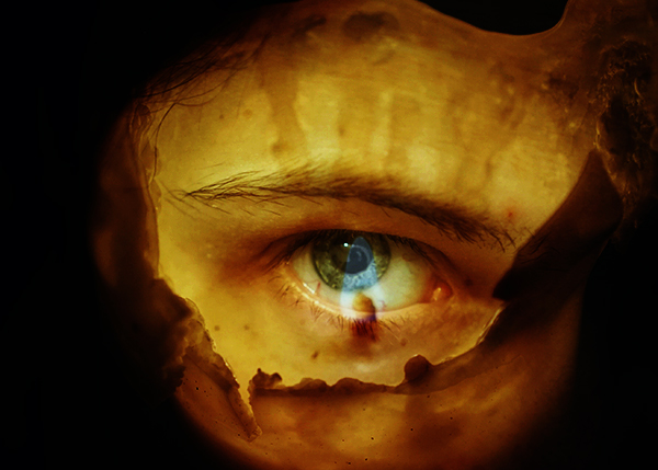 Mehrfachbelichtung: Auge und Kerzenlicht