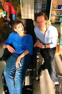 Marion Jurgovsky mit Begleitung in der Bahn