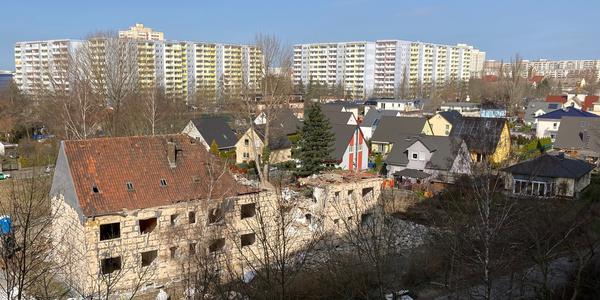 Foto zeigt Abrisshaus in Marzahn