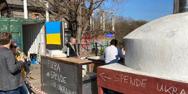Foto zeigt Pizza-Beäcker am Monbijou-Park