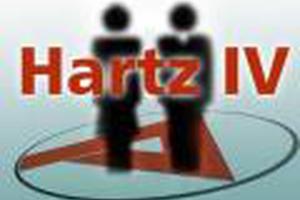 Zwei Personen stehen auf dem A für Arbeitsamt