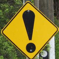 Warnschild mit Ausrufezeichen