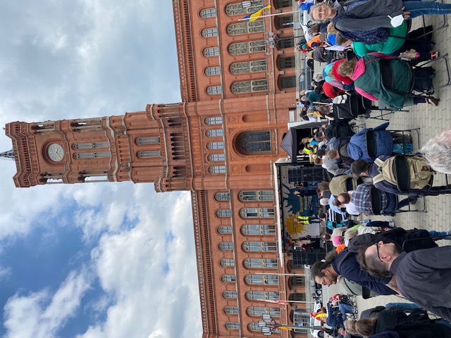 Foto von der Kundgebung vor dem Roten Rathaus