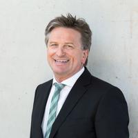 Portraitfoto des Ministers Manne Lucha