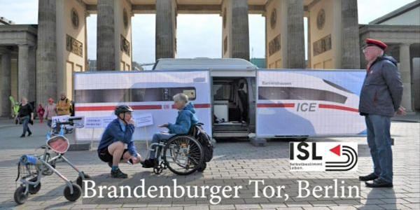 Bild von der Bahnaktion am 5.5.2022 am Brandenburger Tor