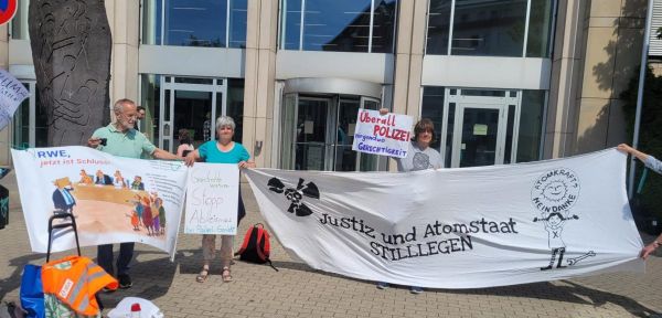 Mahnwache vor dem Amtsgericht in Essen