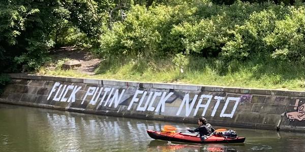 Foto zeigt Paddler in Richtung Spree