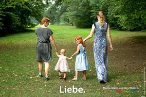 Poster: Liebe - Mama, Mama und die 2 Mädels im Park